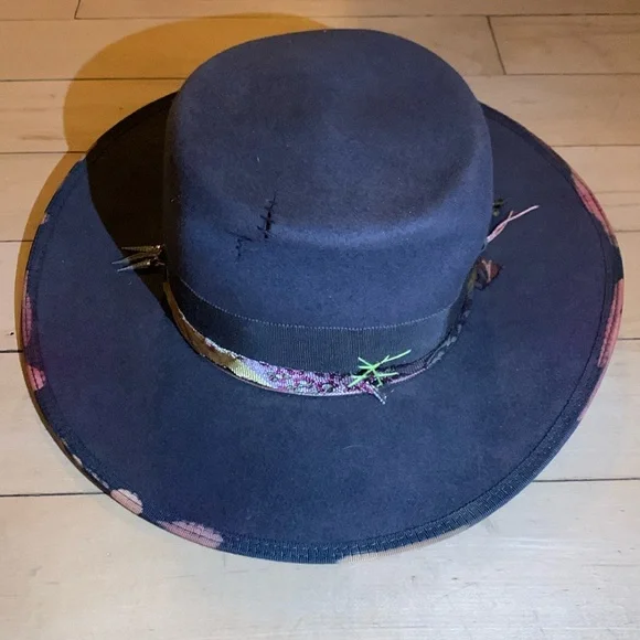 Custom Fumile Handmade Rabbit Fur Hat - Picture 1 of 3